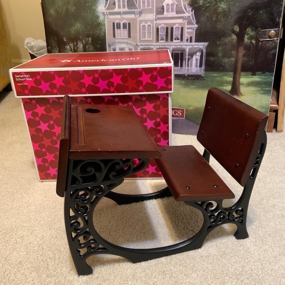 Samantha Parkington/American Girl School Desk (excellent condition in box)
